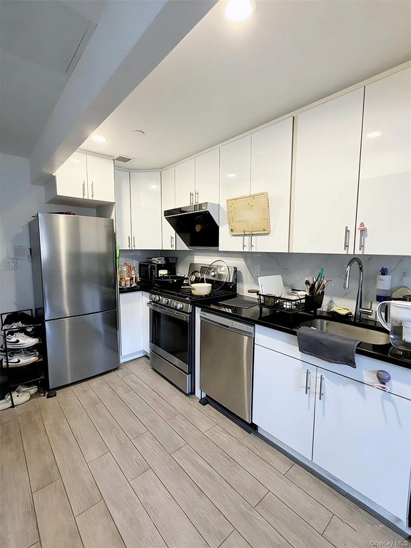 14427 Sanford Avenue 2P, Flushing, NY 11355