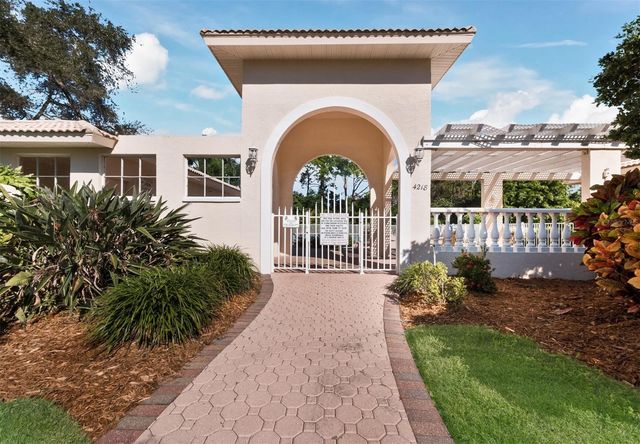 8737 PEBBLE CREEK LANE, Sarasota, FL 34238