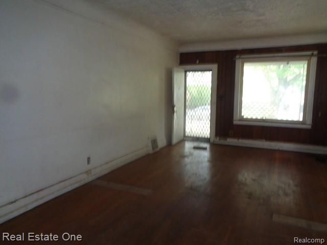 15727 Parkside Street, Detroit, MI 48238