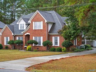 109 Westminster Drive, Rainbow City, AL 35906