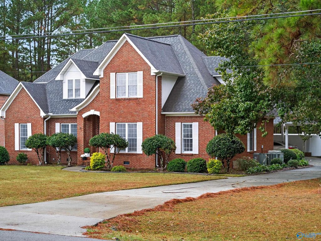109 Westminster Drive, Rainbow City, AL 35906