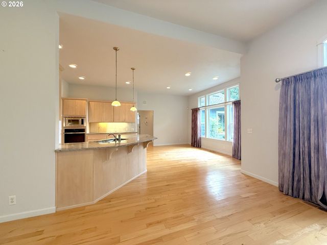 2602 CUMBERLAND Dr, Eugene, OR 97408