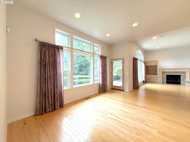 2602 CUMBERLAND Dr, Eugene, OR 97408