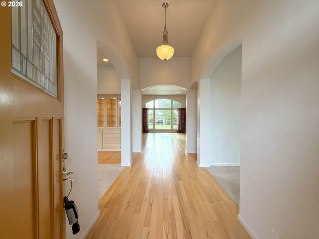 2602 CUMBERLAND Dr, Eugene, OR 97408