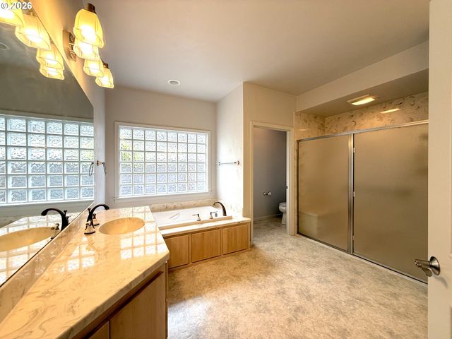 2602 CUMBERLAND Dr, Eugene, OR 97408