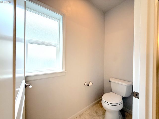 2602 CUMBERLAND Dr, Eugene, OR 97408