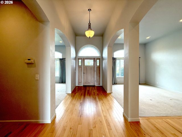 2602 CUMBERLAND Dr, Eugene, OR 97408
