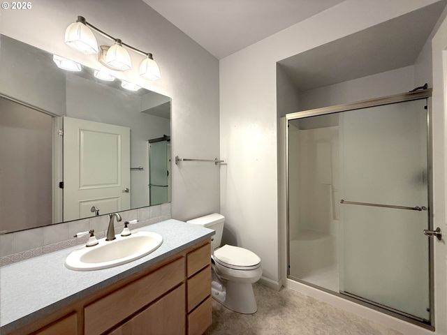 2602 CUMBERLAND Dr, Eugene, OR 97408