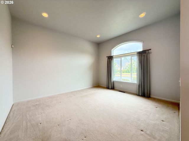 2602 CUMBERLAND Dr, Eugene, OR 97408