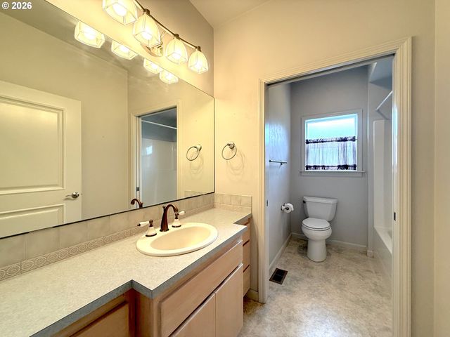 2602 CUMBERLAND Dr, Eugene, OR 97408