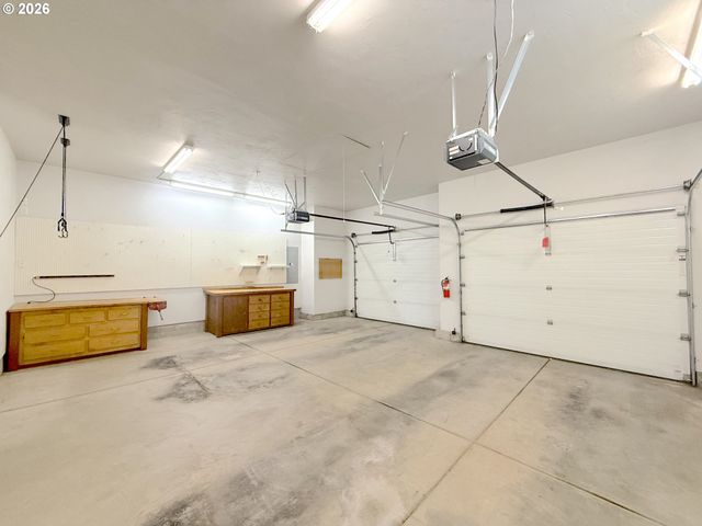 2602 CUMBERLAND Dr, Eugene, OR 97408