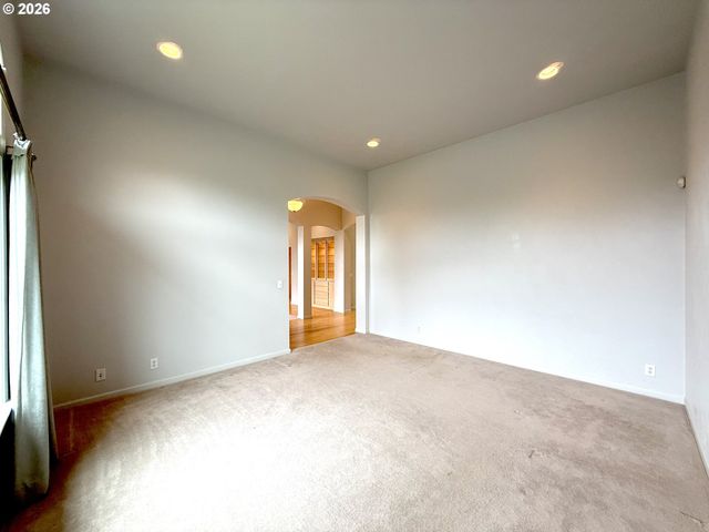 2602 CUMBERLAND Dr, Eugene, OR 97408