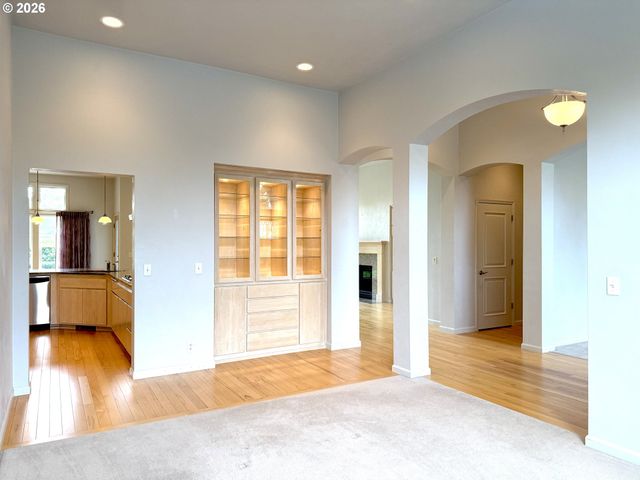 2602 CUMBERLAND Dr, Eugene, OR 97408