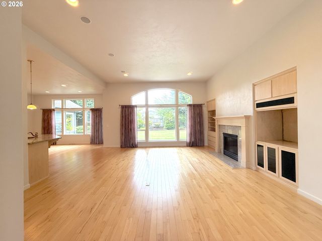 2602 CUMBERLAND Dr, Eugene, OR 97408