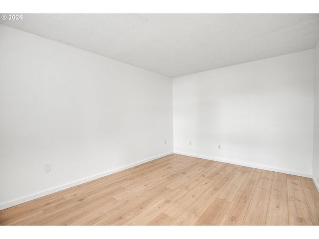 5488 Sw ALGER Ave 5, Beaverton, OR 97005