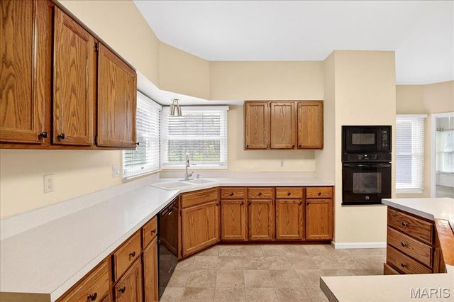 2566 Christopher Oaks Court, Oakville, MO 63129