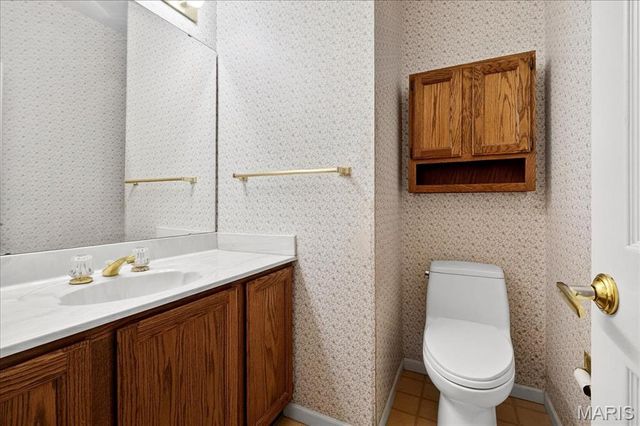 2566 Christopher Oaks Court, Oakville, MO 63129