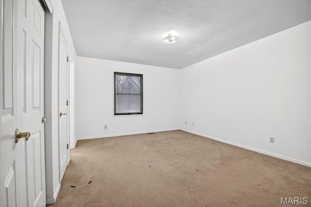 2566 Christopher Oaks Court, Oakville, MO 63129