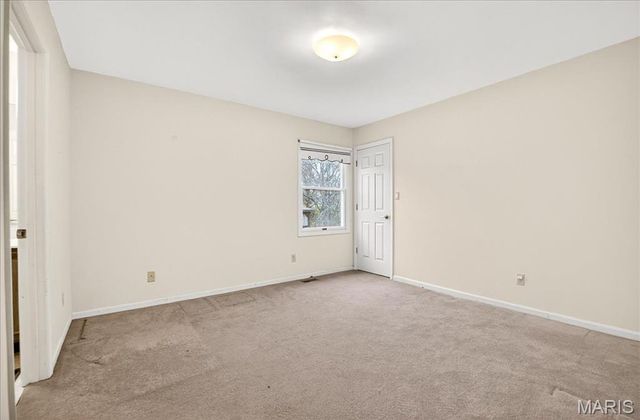 2566 Christopher Oaks Court, Oakville, MO 63129