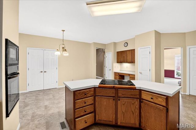 2566 Christopher Oaks Court, Oakville, MO 63129