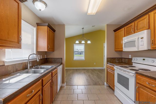 26293 Riverscape Dr, Springfield, LA 70462