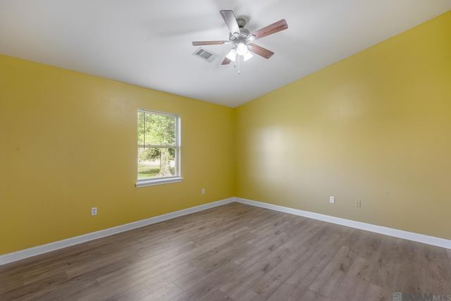 26293 Riverscape Dr, Springfield, LA 70462