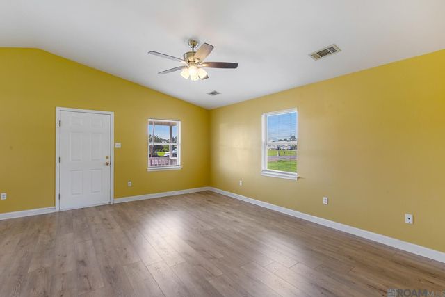 26293 Riverscape Dr, Springfield, LA 70462