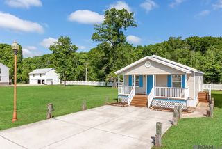 26293 Riverscape Dr, Springfield, LA 70462
