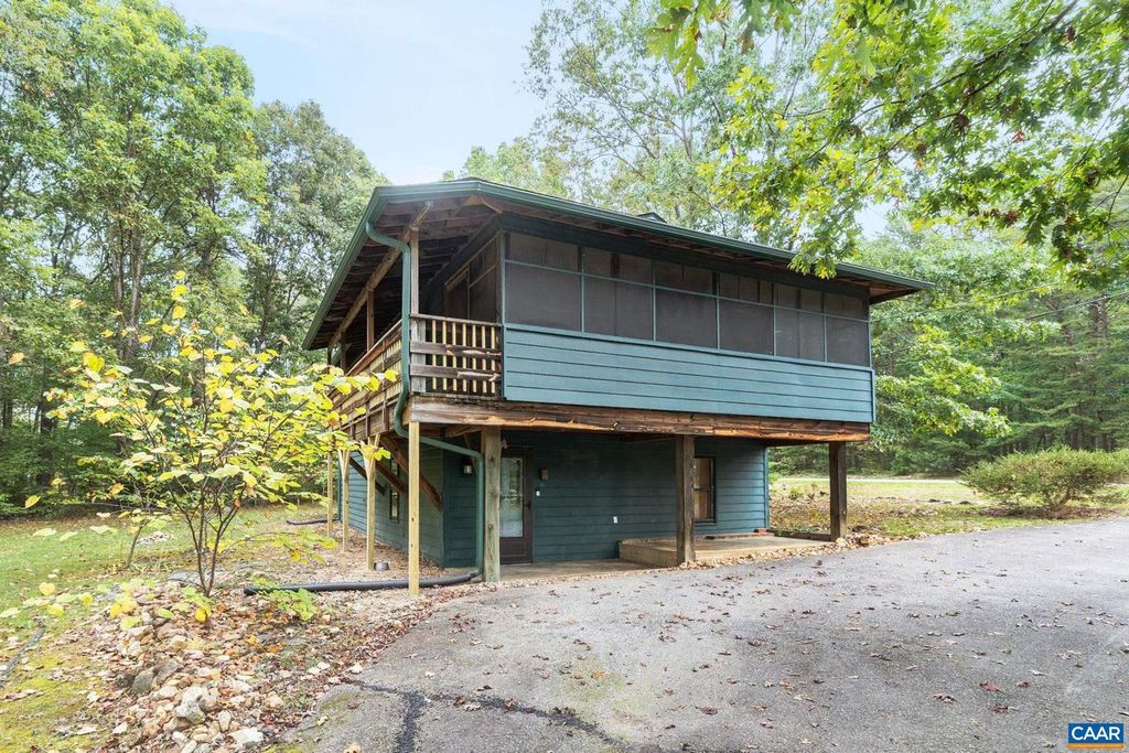 345 WALNUT SHADE RD, Louisa, VA 23093