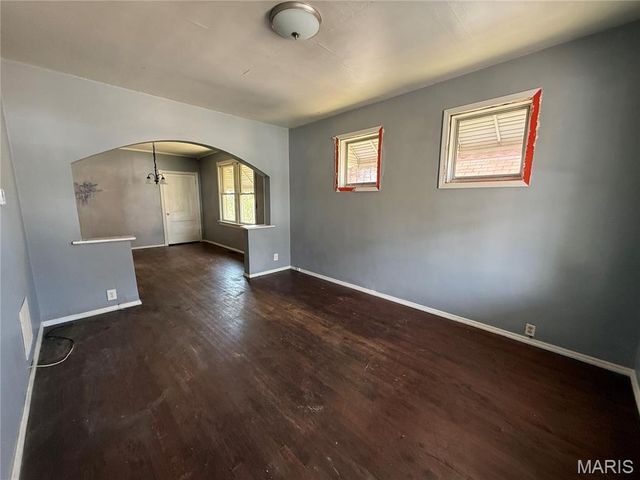 3932 Schiller Place, St Louis, MO 63116