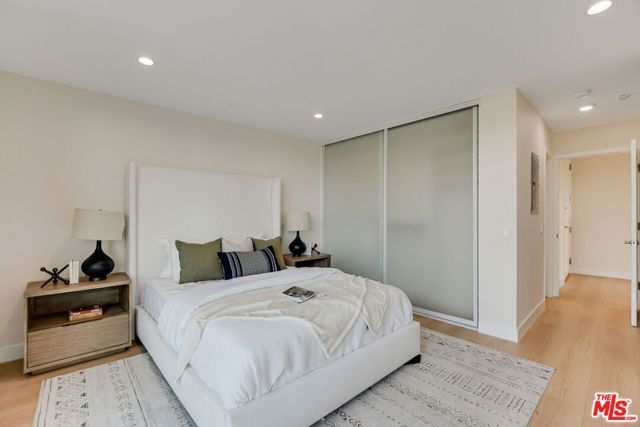 100 S Doheny Drive 705, Los Angeles, CA 90048