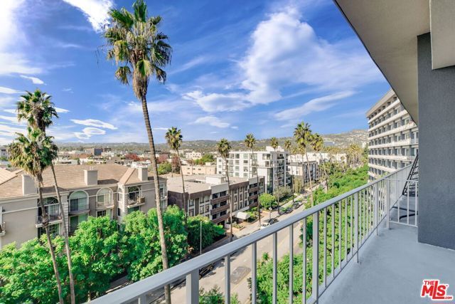 100 S Doheny Drive 705, Los Angeles, CA 90048