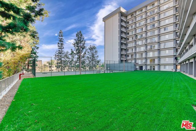 100 S Doheny Drive 705, Los Angeles, CA 90048