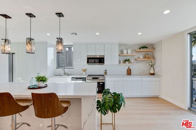 100 S Doheny Drive 705, Los Angeles, CA 90048