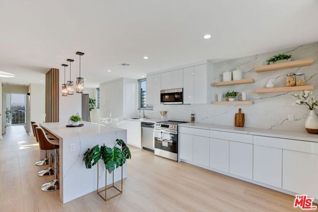 100 S Doheny Drive 705, Los Angeles, CA 90048