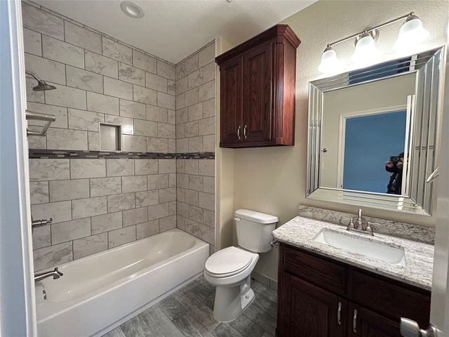 204 Pearl Lane, Lake Dallas, TX 75065