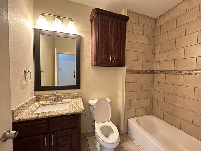 204 Pearl Lane, Lake Dallas, TX 75065