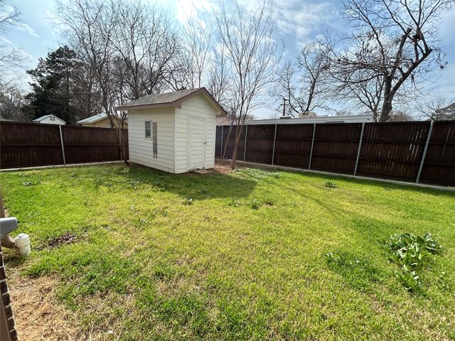 204 Pearl Lane, Lake Dallas, TX 75065