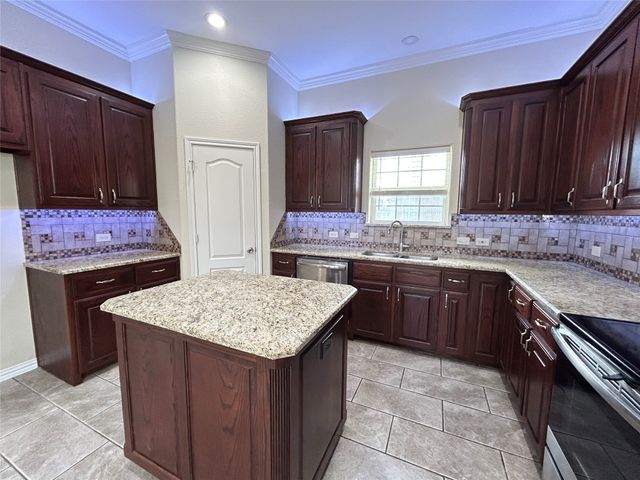 204 Pearl Lane, Lake Dallas, TX 75065