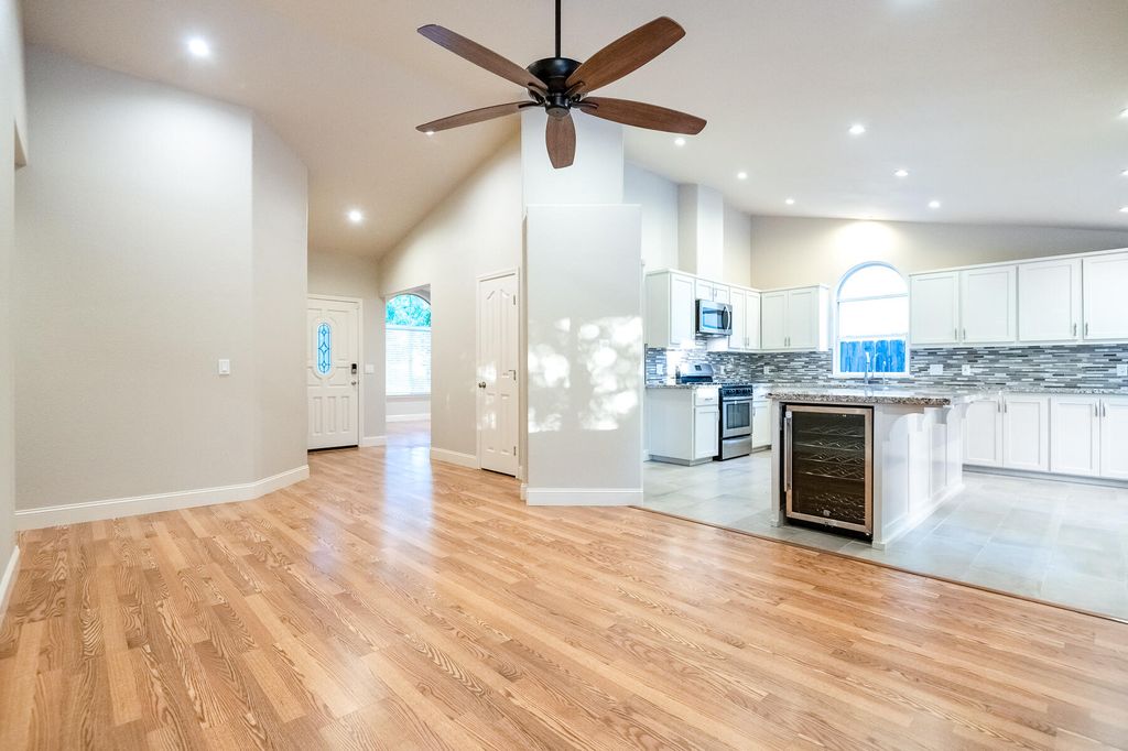 Image 11 of property listing at 504 Lone Oak Court, Exeter, CA 93221