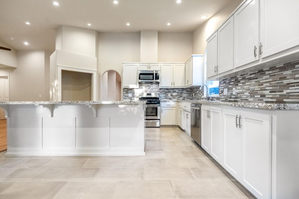 Image 14 of property listing at 504 Lone Oak Court, Exeter, CA 93221