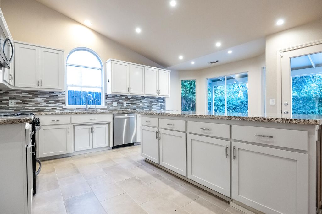 Image 17 of property listing at 504 Lone Oak Court, Exeter, CA 93221