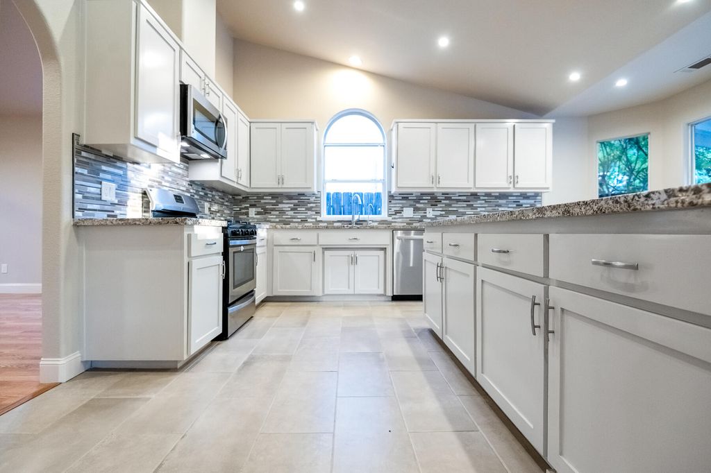 Image 18 of property listing at 504 Lone Oak Court, Exeter, CA 93221
