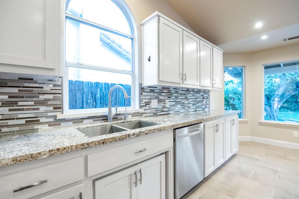Image 19 of property listing at 504 Lone Oak Court, Exeter, CA 93221