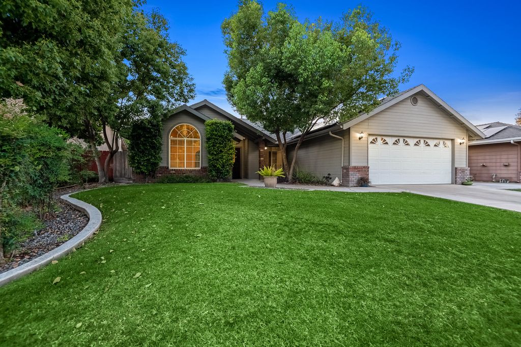 Image 2 of property listing at 504 Lone Oak Court, Exeter, CA 93221
