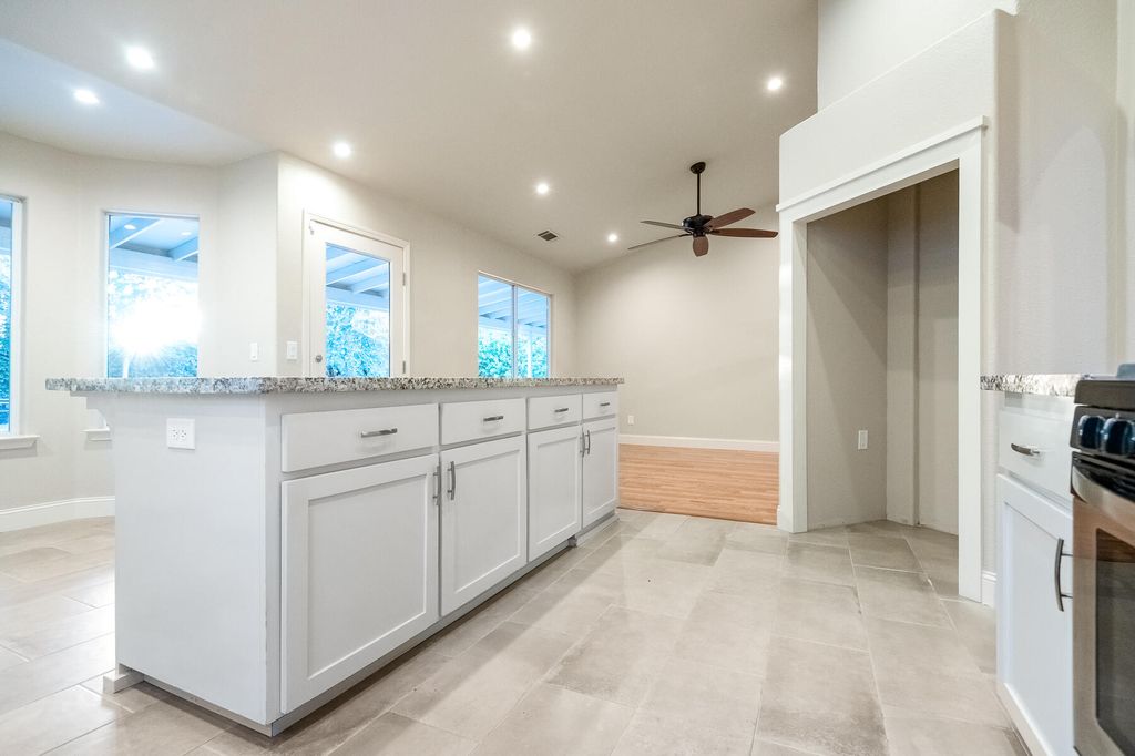 Image 21 of property listing at 504 Lone Oak Court, Exeter, CA 93221
