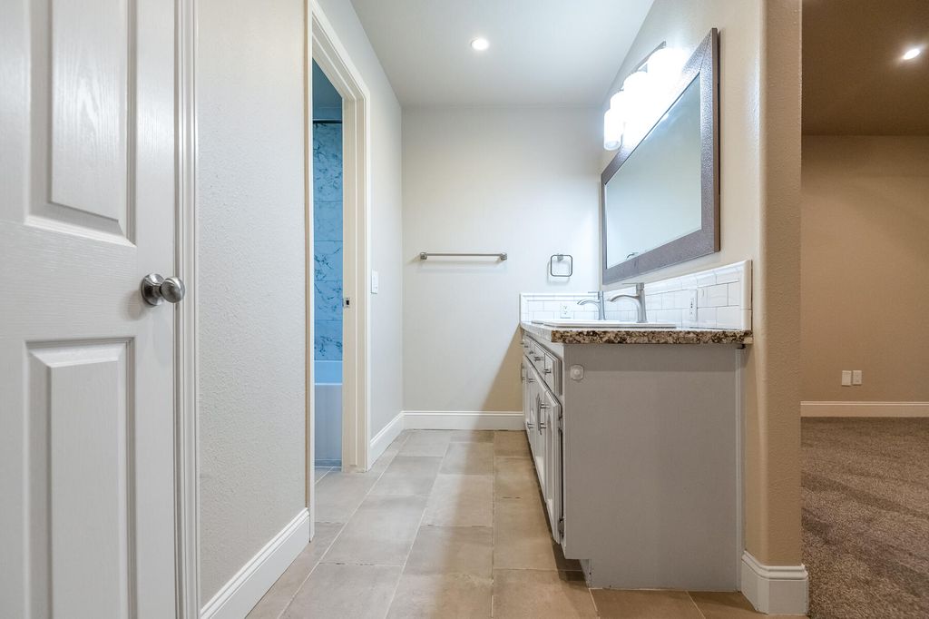 Image 31 of property listing at 504 Lone Oak Court, Exeter, CA 93221