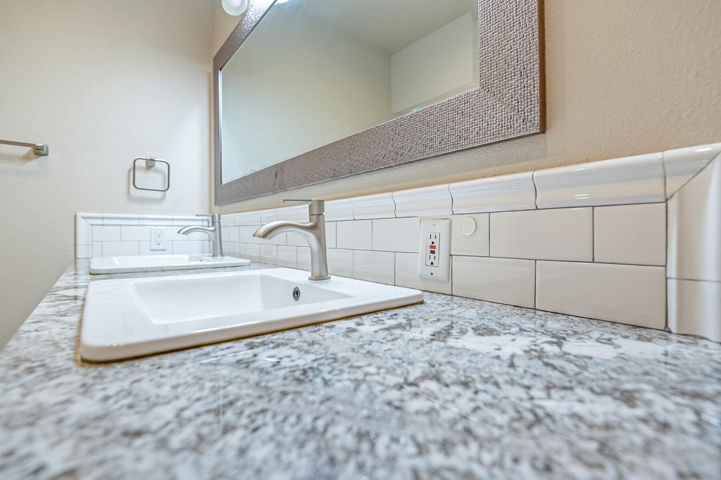 Image 33 of property listing at 504 Lone Oak Court, Exeter, CA 93221