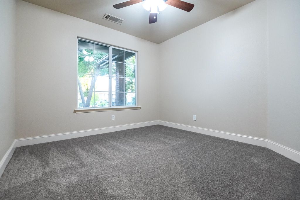Image 35 of property listing at 504 Lone Oak Court, Exeter, CA 93221