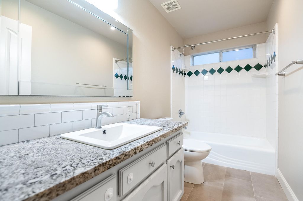 Image 37 of property listing at 504 Lone Oak Court, Exeter, CA 93221
